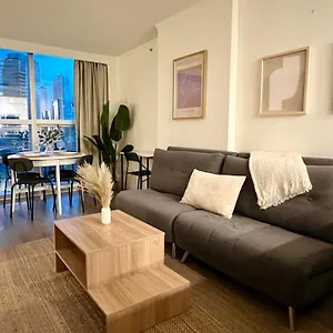 apt-stunning-skyline-views-in-a-cozy-and-stylish-abode.vancouver-hotels-bc.net/